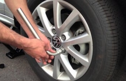 14 bước tự thay lốp ôtô đúng quy chuẩn 14 bước tự thay lốp ôtô đúng quy chuẩn